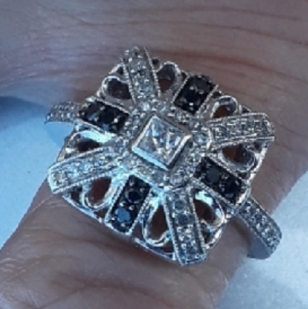 NWT 14K white gold white & black diamomd ring